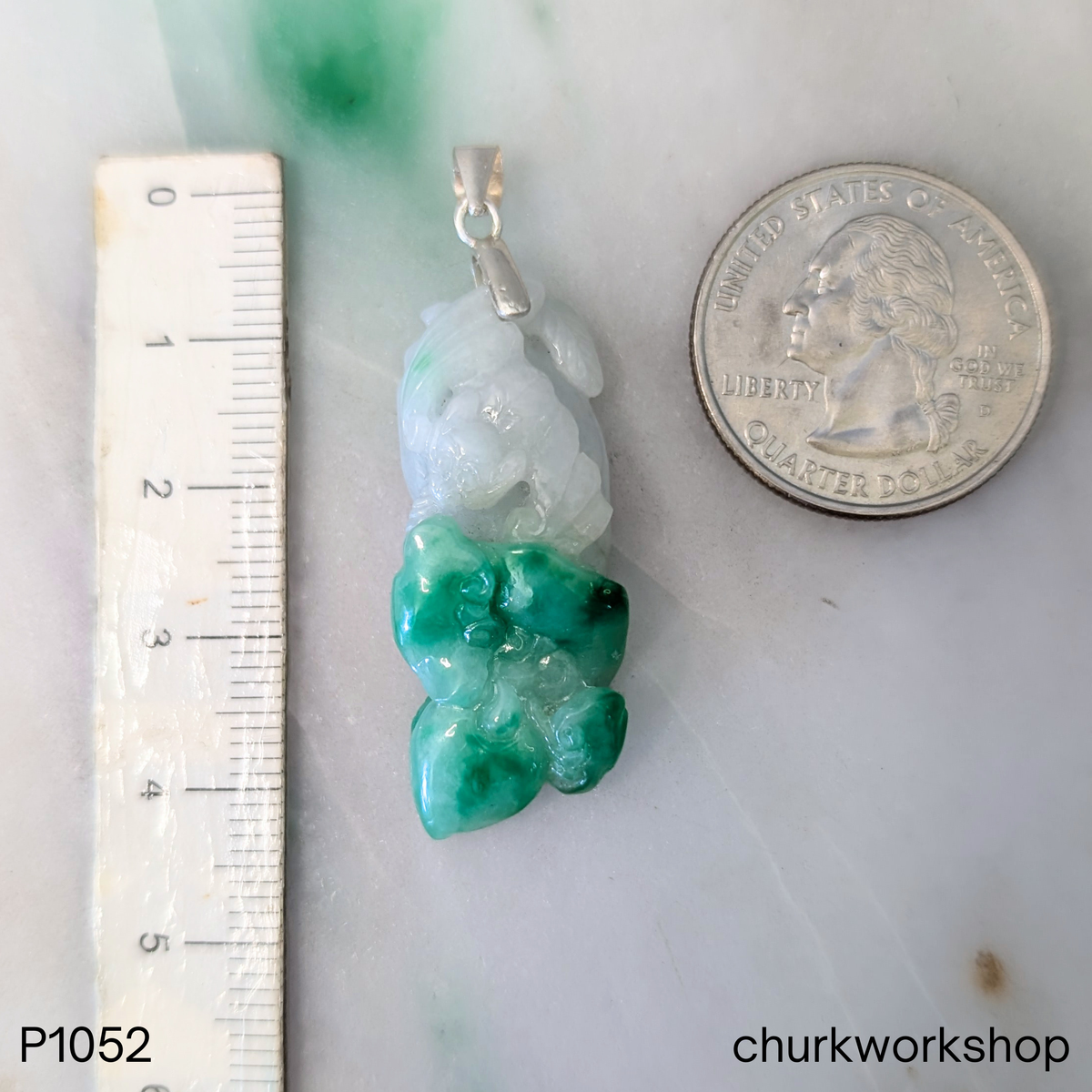 Green and white jade carving pendant