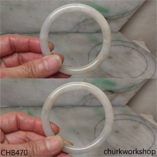 Pale yellowish lavender jade bangle