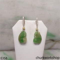 Green mix yellowish jade carving earrings