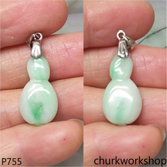 Small jade gourd pendant
