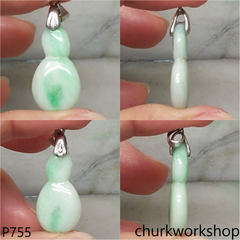 Small jade gourd pendant