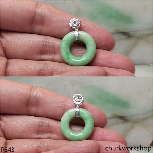 Light apple green round jade pendant