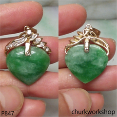 Green jade heart set with 18K gold pendant