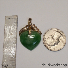 Green jade heart set with 18K gold pendant