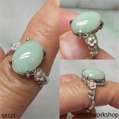 Oval jade ring