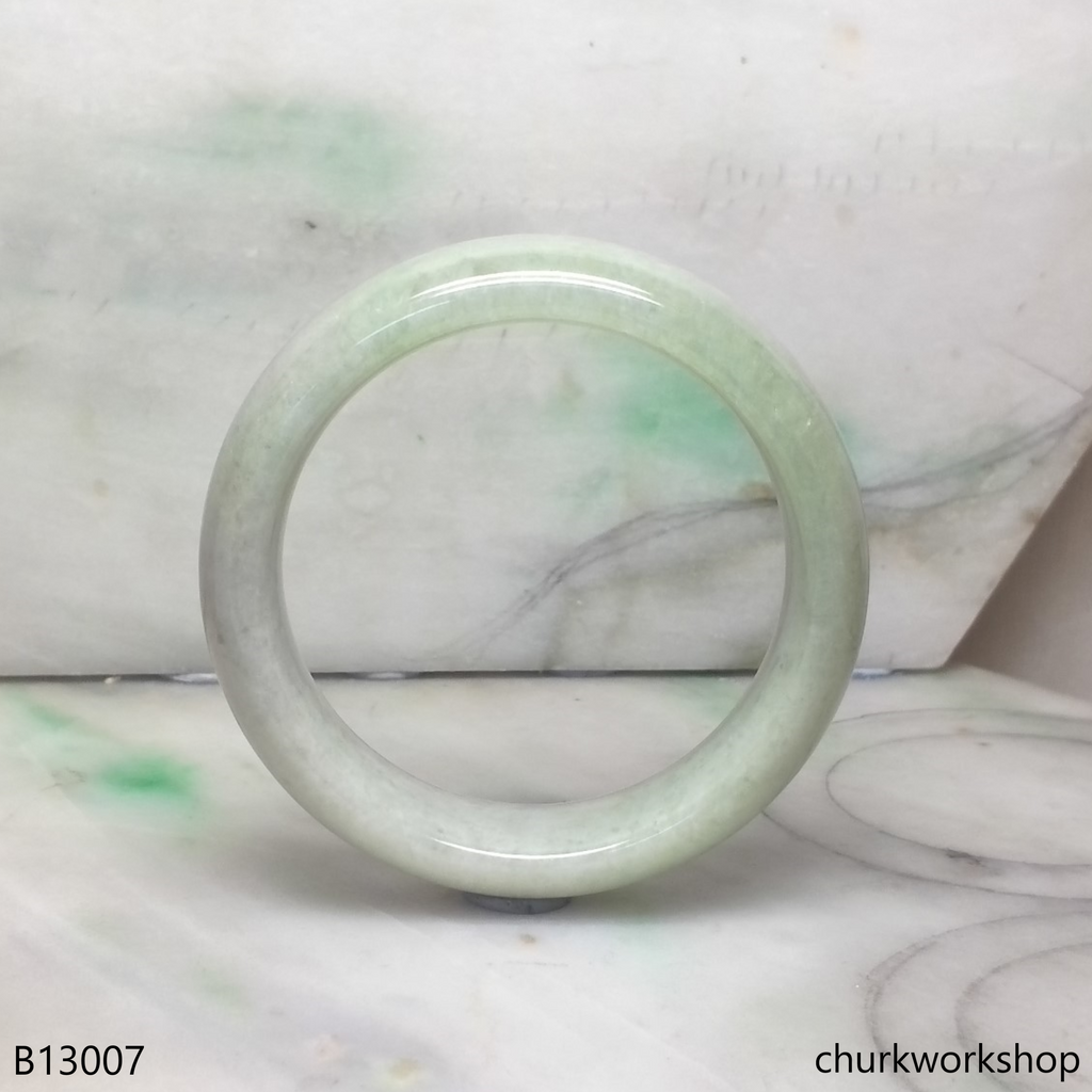 Light pea green jade bangle