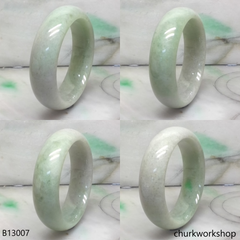 Light pea green jade bangle