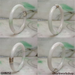 Small light green jade bangle