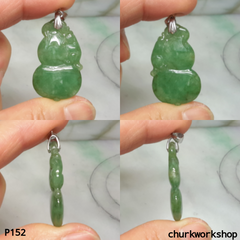 Oily green jade gourd pendant