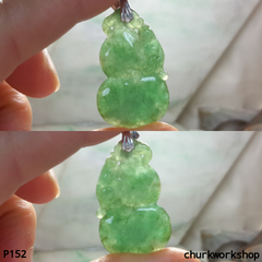 Oily green jade gourd pendant