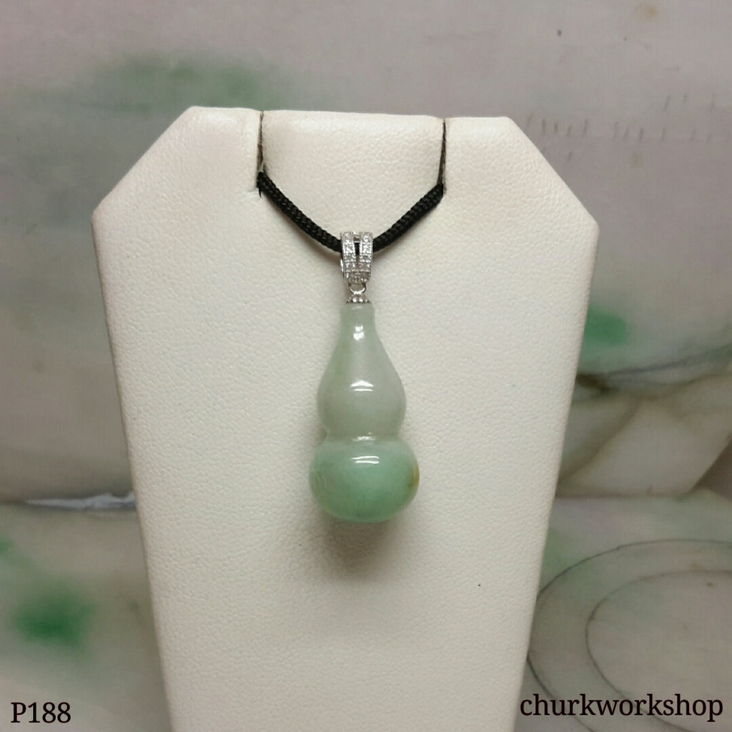 Light green jade gourd pendant