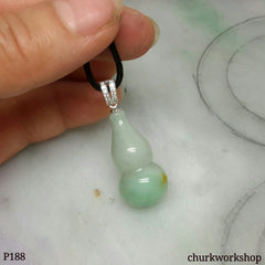 Light green jade gourd pendant