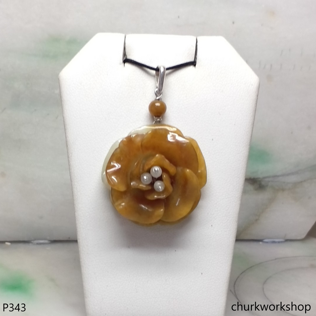 Red jade flower pendant