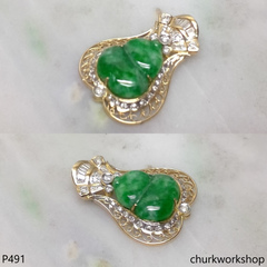 18K yellow gold green jade pendant
