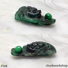 Dark & light green lucky toad pendant (蟾蜍)