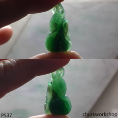 Green jade gourd pendant