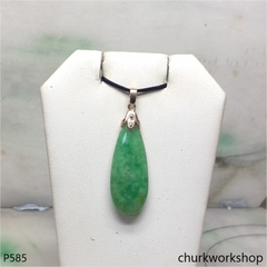Green jade 14K yellow gold pendant
