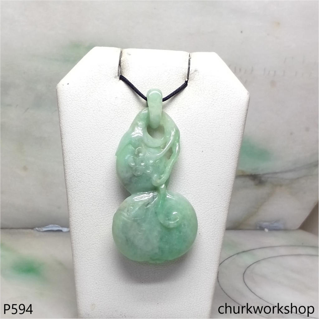 Light green jade gourd pendant