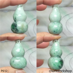 Jade gourd pendant