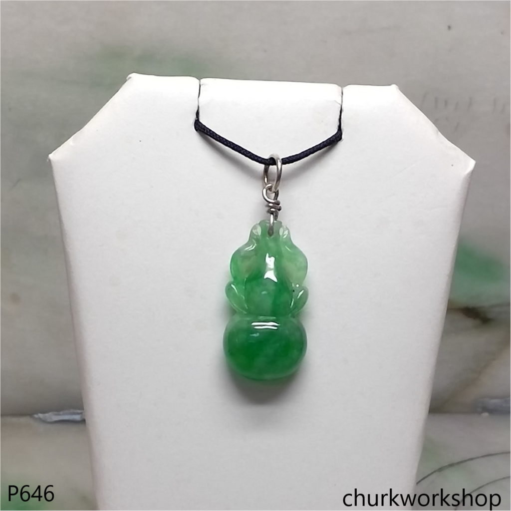 Green jade gourd pendant