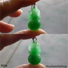 Green jade gourd pendant