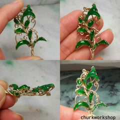 Handmade Imperial jade flower pendant in 14k gold