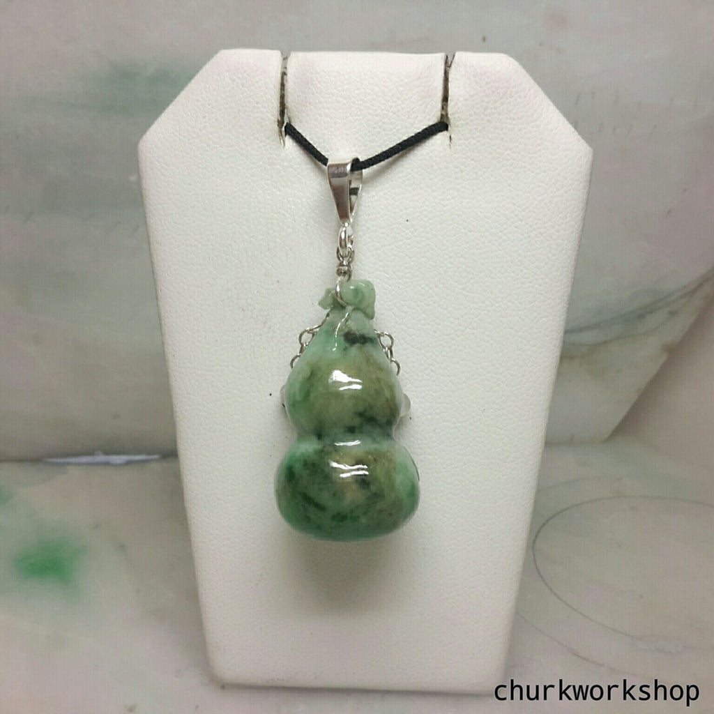 Jade gourd pendant