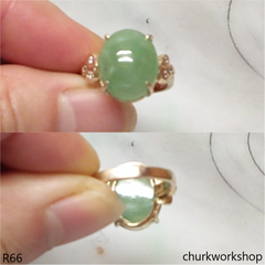 Light green jade cabochon ring 14K yellow gold