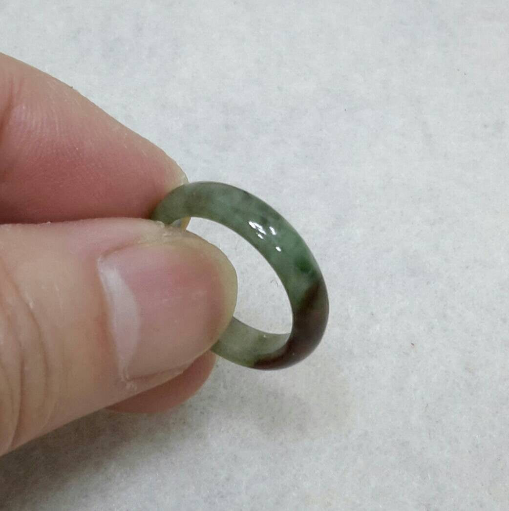 Multi-color pinkie jade band