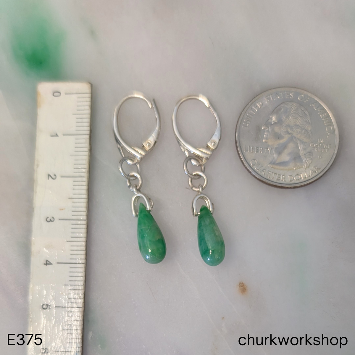 Oily leaf green raindrop jade dangling earrings