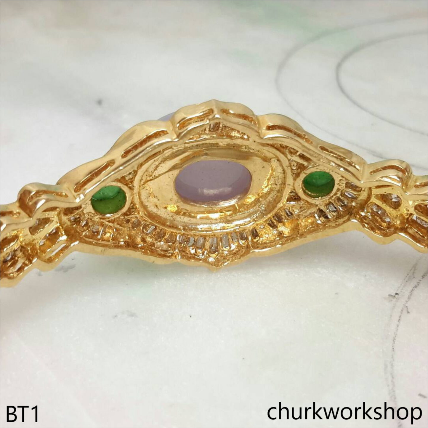 18k yellow gold lavender oval jade bangle