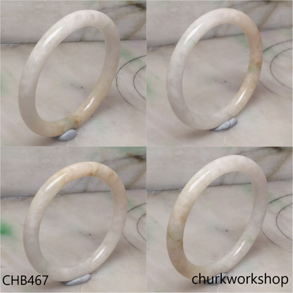 Pale yellowish jade bangle