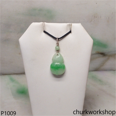 Jade gourd pendant