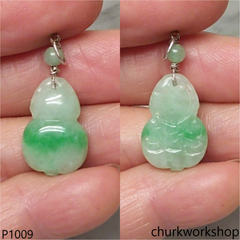 Jade gourd pendant