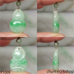 Jade gourd pendant
