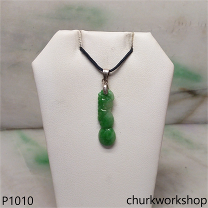 Green jade gourd pendant