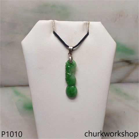 Green jade gourd pendant
