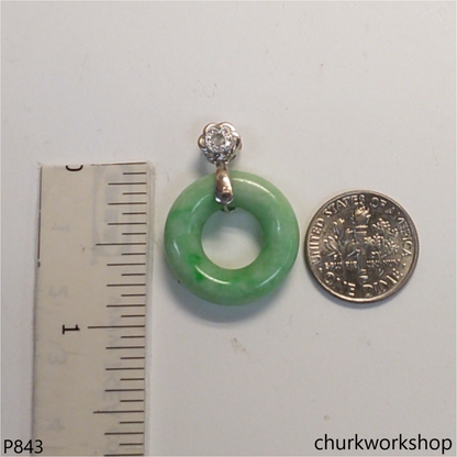 Light apple green round jade pendant
