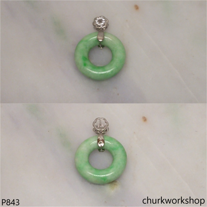 Light apple green round jade pendant