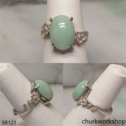 Oval jade ring