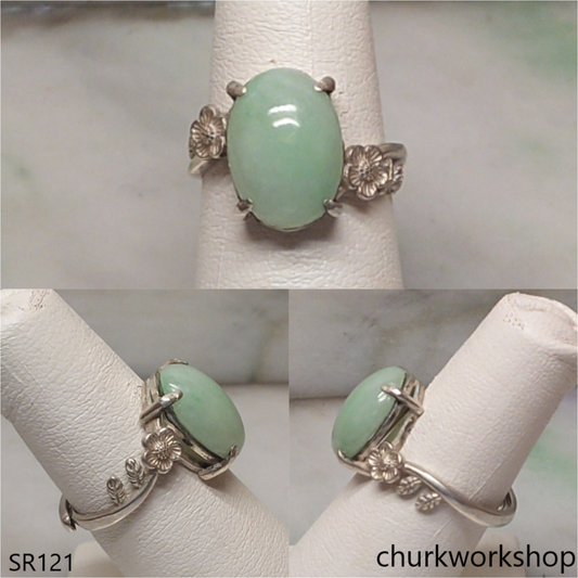 Oval jade ring