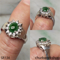 Oval green jade ring