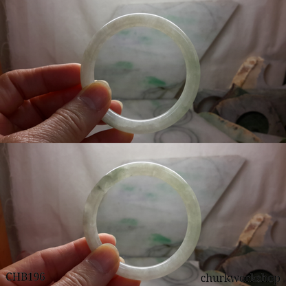 Pale lavender jade bangle