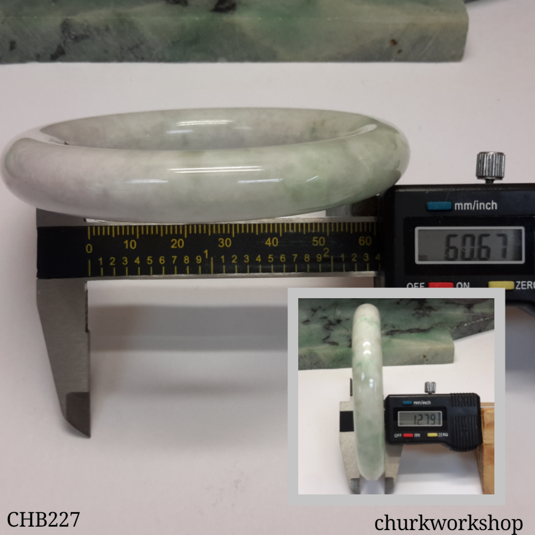 Pale lavender jade bangle