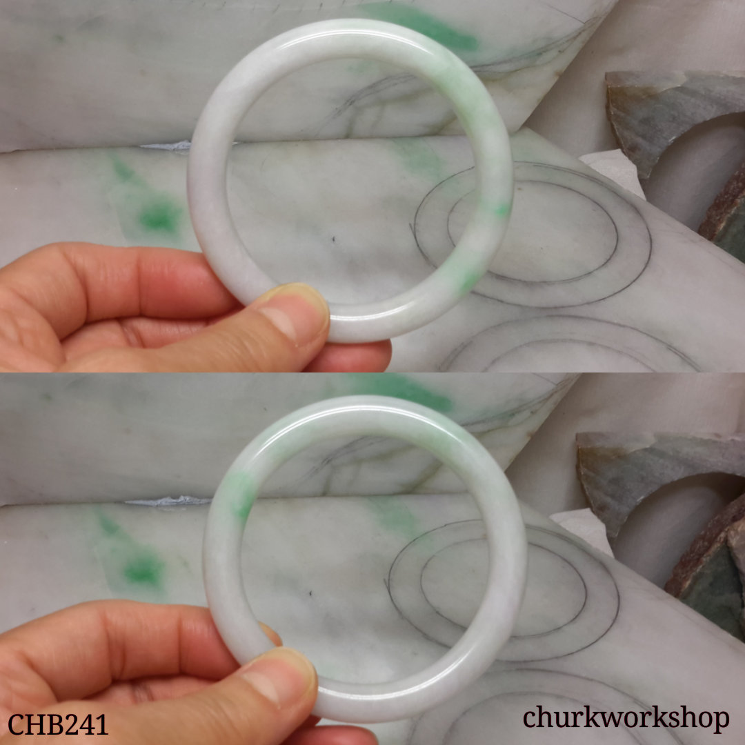 Pale lavender jade bangle