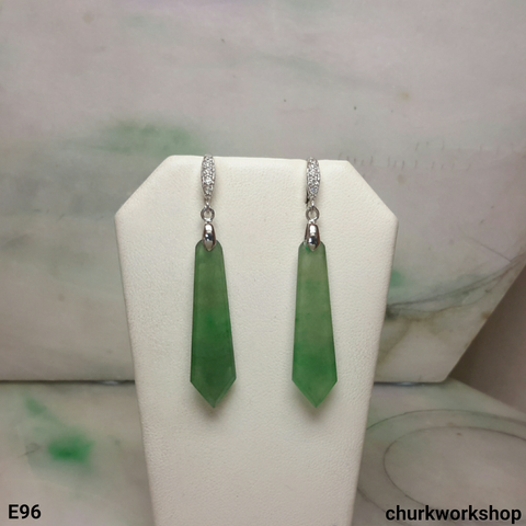 Tie shape dangling jade earring