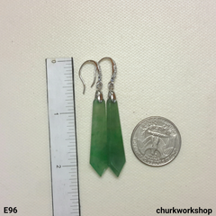 Tie shape dangling jade earring