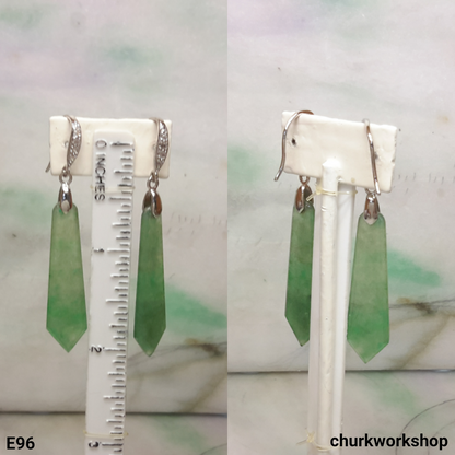 Tie shape dangling jade earring