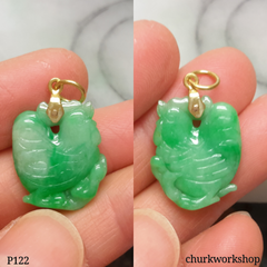 Apple green small jade rooster pendant