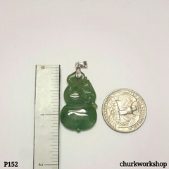 Oily green jade gourd pendant